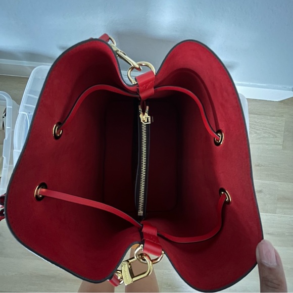 ONE DAY SALE! Louis Vuitton Neo Noe Red MM - Picture 3 of 14